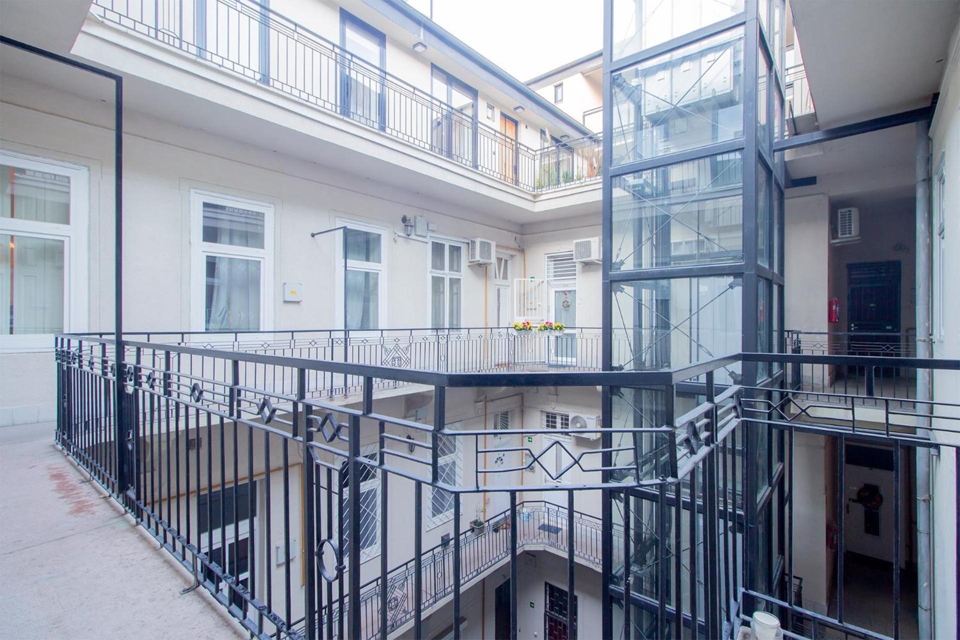 Kalvin 2Bdr Apartment With Ac Budapest Exterior photo